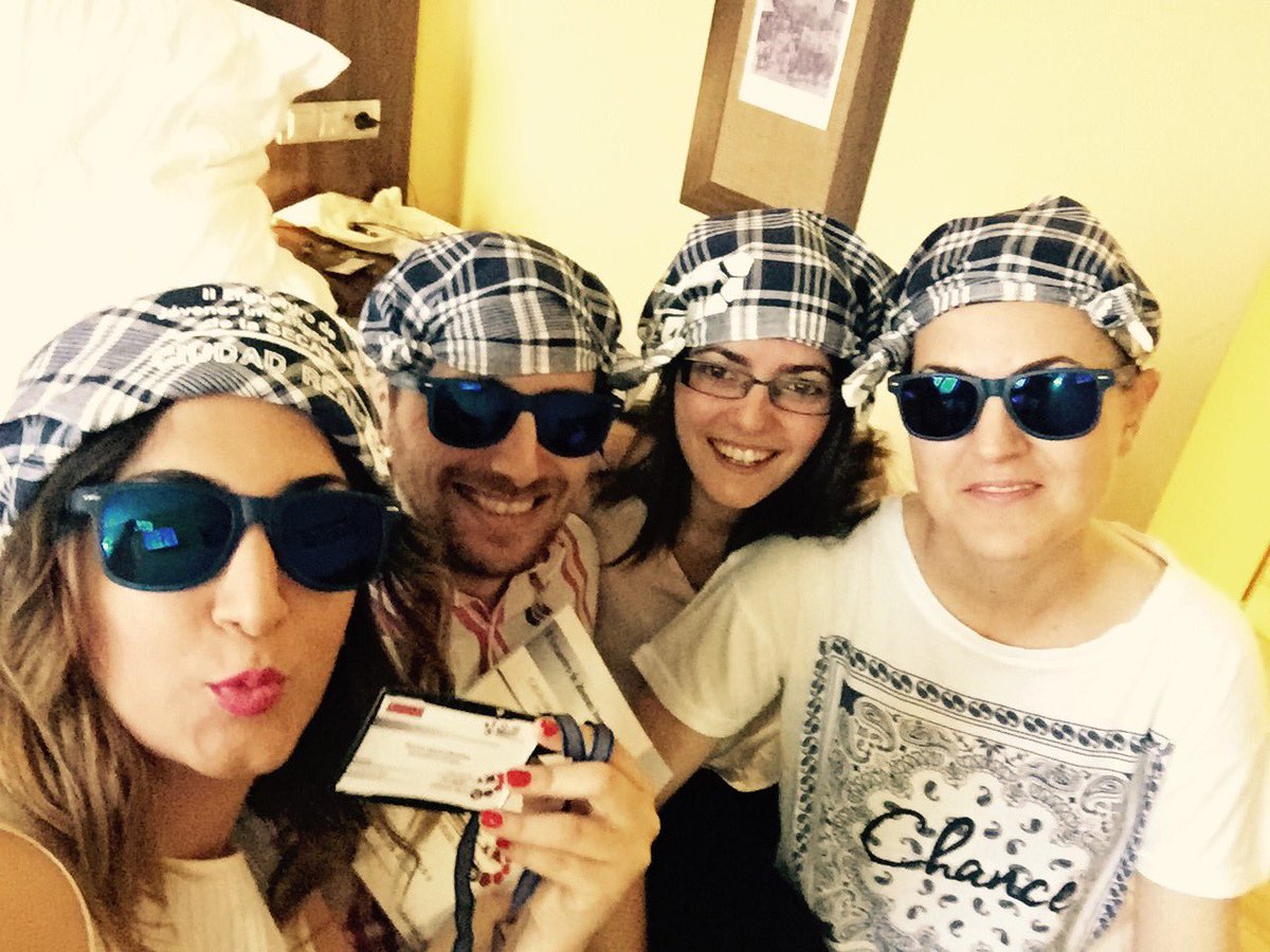 patri_ugarte's tweet photo. @jjiisecat trabajando el catalisis!! #selfie #jjiisecat16 https://t.co/a3LDXtBzLZ