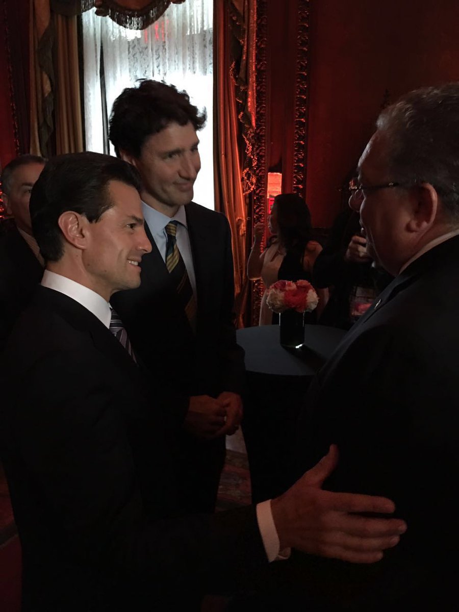 CANACINTRAMex's tweet photo. Coinciden pdte. @EPN y pdte. @eguillen_m en fortalecer inversiones de Canadá en México https://t.co/YPZp1yTcAC https://t.co/yfAg5YVT4y