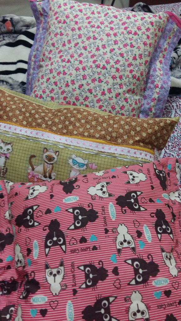 LeeLilica's tweet photo. Almofadas para vender e ajudar os Gatinhos do Gipama. https://t.co/qTupNn3xKi