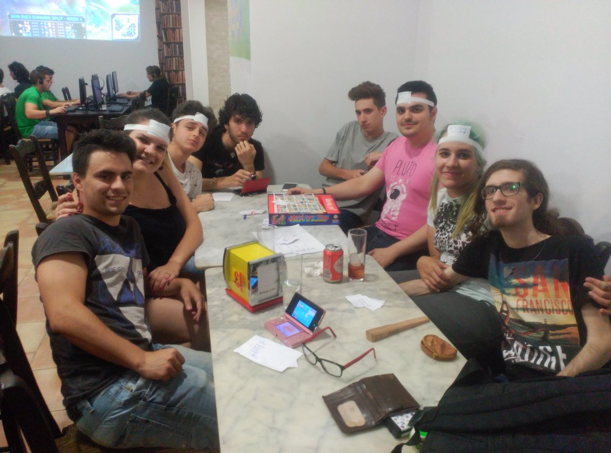 GLHF_GAMERBAR's tweet photo. Qué soy yo? Un jugador divirtiéndose!! #GLHF https://t.co/RbgvdlSXIe