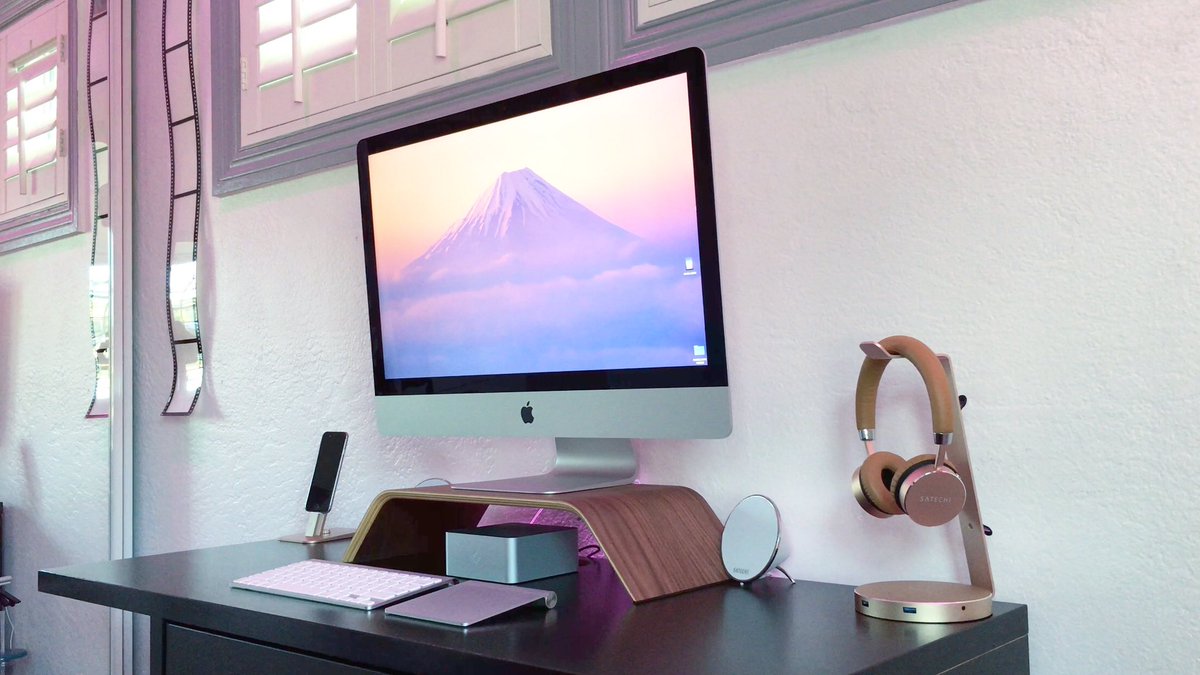 singularity1001's tweet photo. For those that asked on snapchat- my #setup in my #classytech video was inspired by @tldtoday and @MattsMacintosh 🙌🏻 https://t.co/kqWdqNiI3T