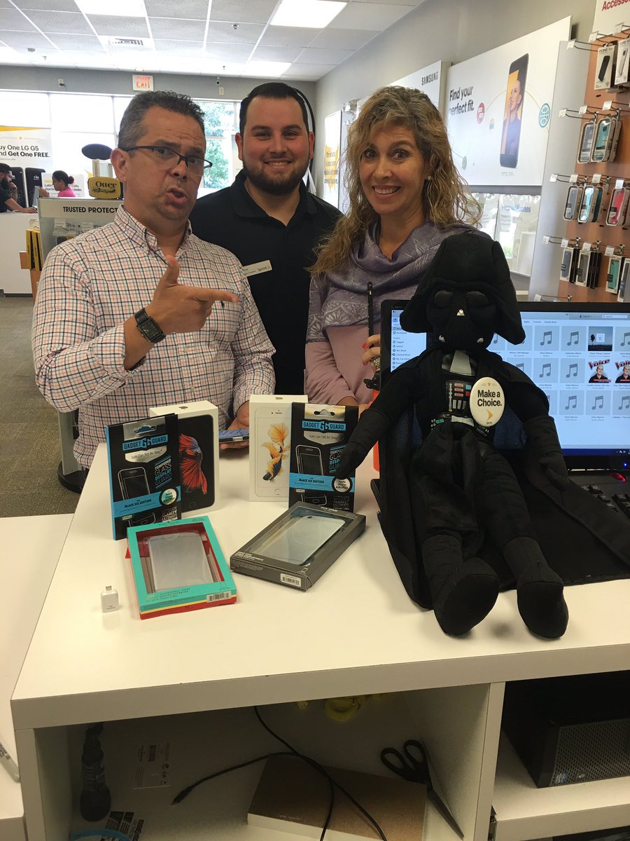 RollingOaksFS's tweet photo. Our very happy customers doing a two line port over from T-Mobile! #DarthVaderFromTheSouth @bill_figueroa @CFL5Star https://t.co/UtzcTgKljm