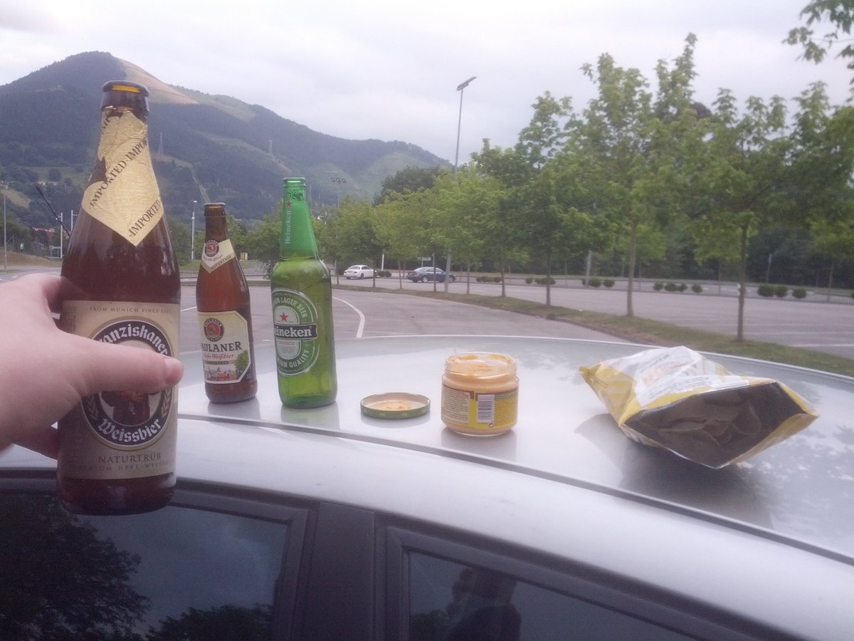 JonCo012's tweet photo. Terminando la buena tarde @mikel_al #Txito con unos nachos y las buenas cervezas! https://t.co/9CCYiV2G89