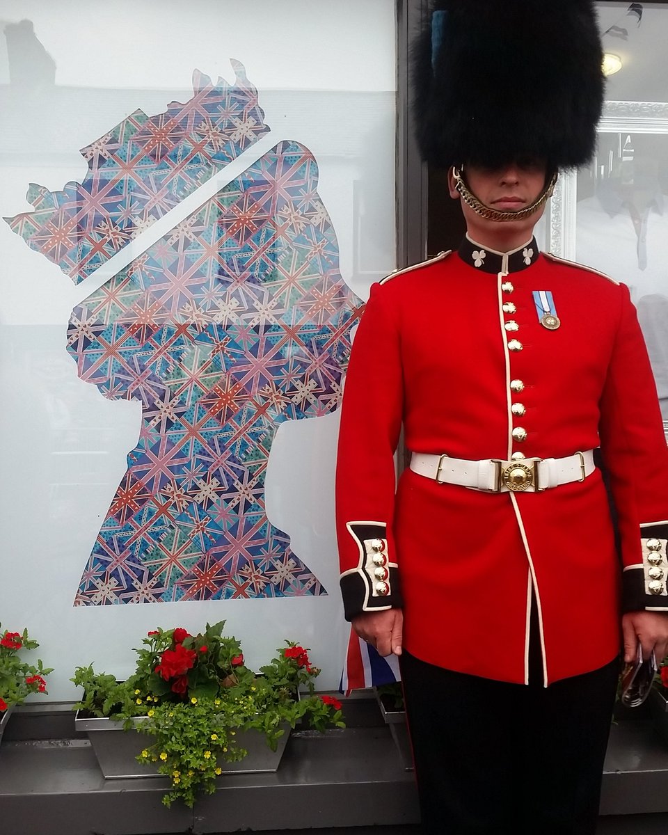 therapystyle's tweet photo. Amazing day in our wee village #bushmills #Royals #QueeninNI #irishguards https://t.co/zwyHNLoNDb