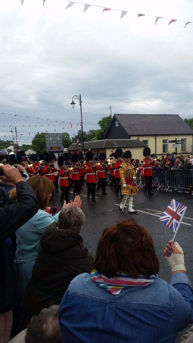 therapystyle's tweet photo. Amazing day in our wee village #bushmills #Royals #QueeninNI #irishguards https://t.co/zwyHNLoNDb