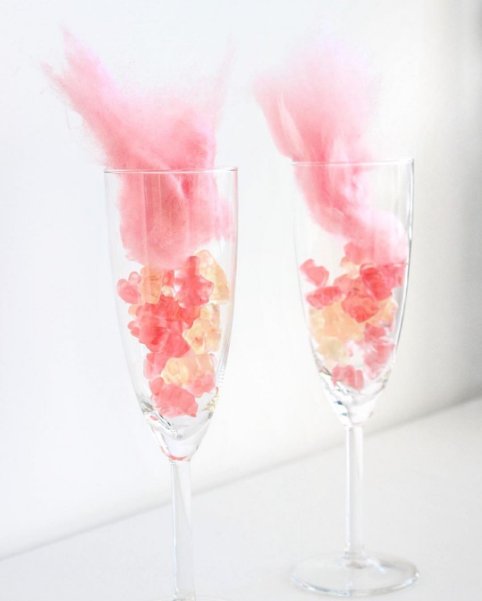 The waitlist is insane for rosé gummy bears. #FWx fandw.me/291RATs