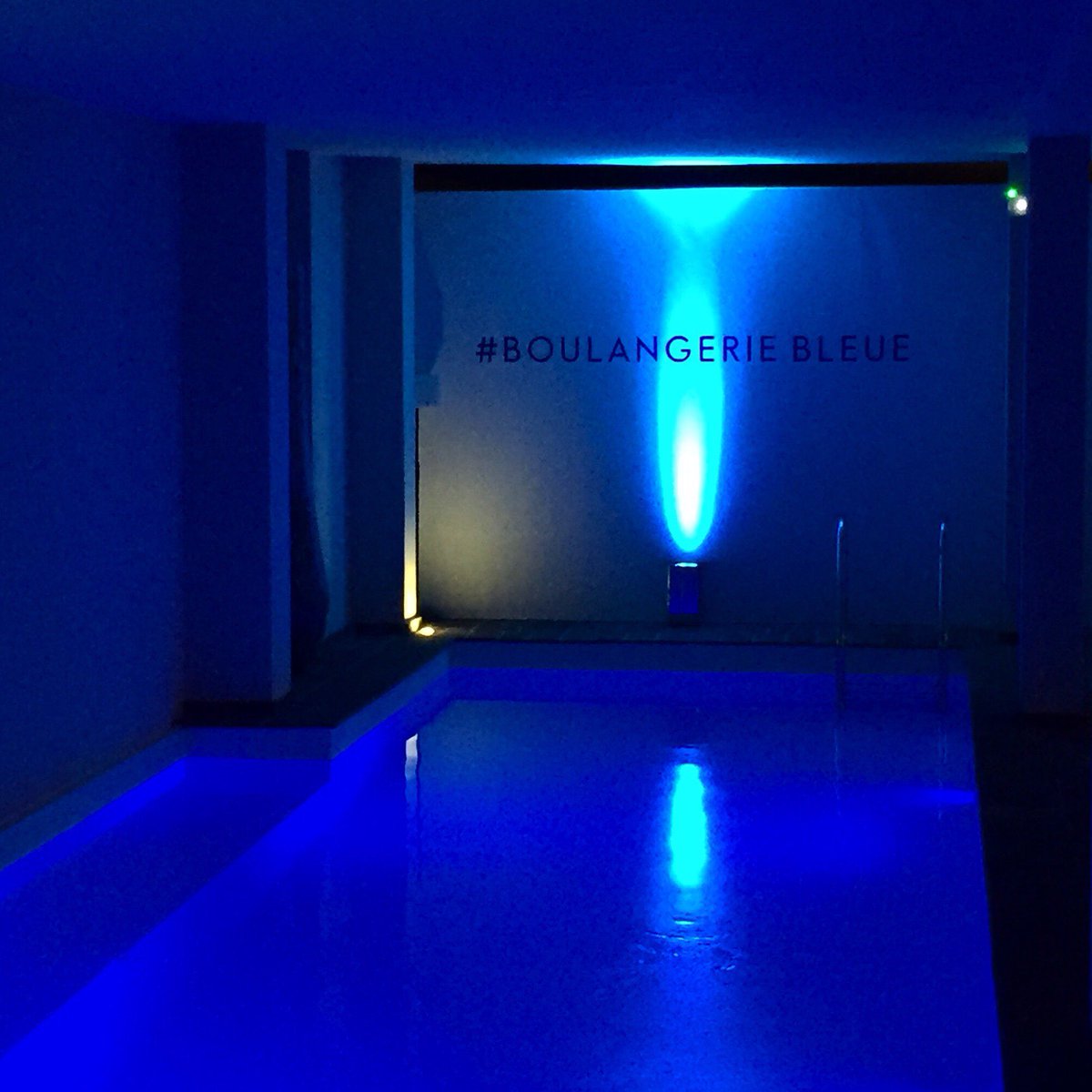 b_bleue's tweet photo. Petite visite de la #BoulangerieBleue édition 2016 ! #FrenchRiviera #party #opening https://t.co/SX54LQmyqy