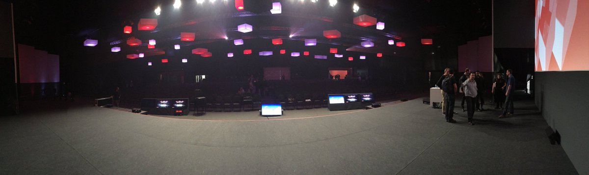 delabassee's tweet image. #JavaOneBr keynote before the rush