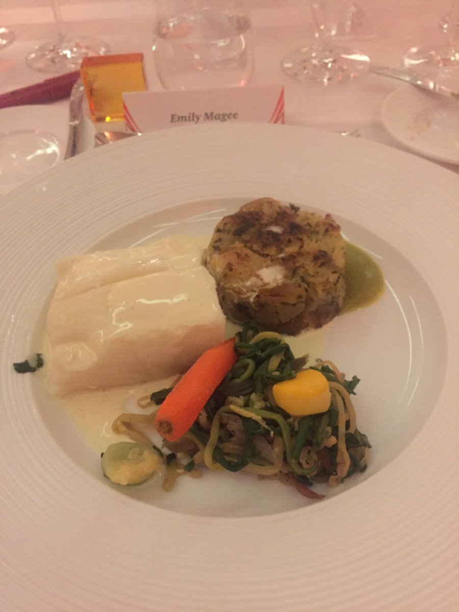 eventsmagee's tweet photo. Halibut for mains! Is that cool for an awards dinner? #PwCAwards https://t.co/BQCf68qz8g