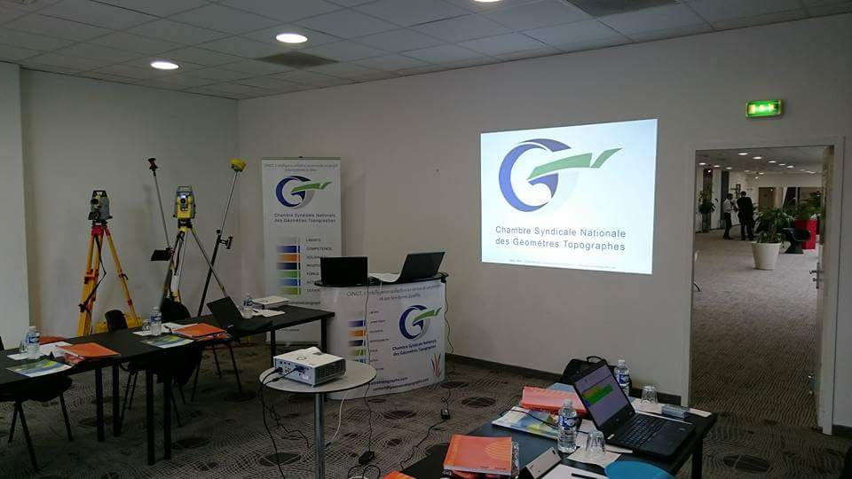 CSNGT_Officiel's tweet photo. Merci d'être venu à #Nantes pr participer au tour de France des #Géomètres #Topographes 👉 @Everwin_ERP et @GeomaxFr https://t.co/QbSO1Xx8Wf