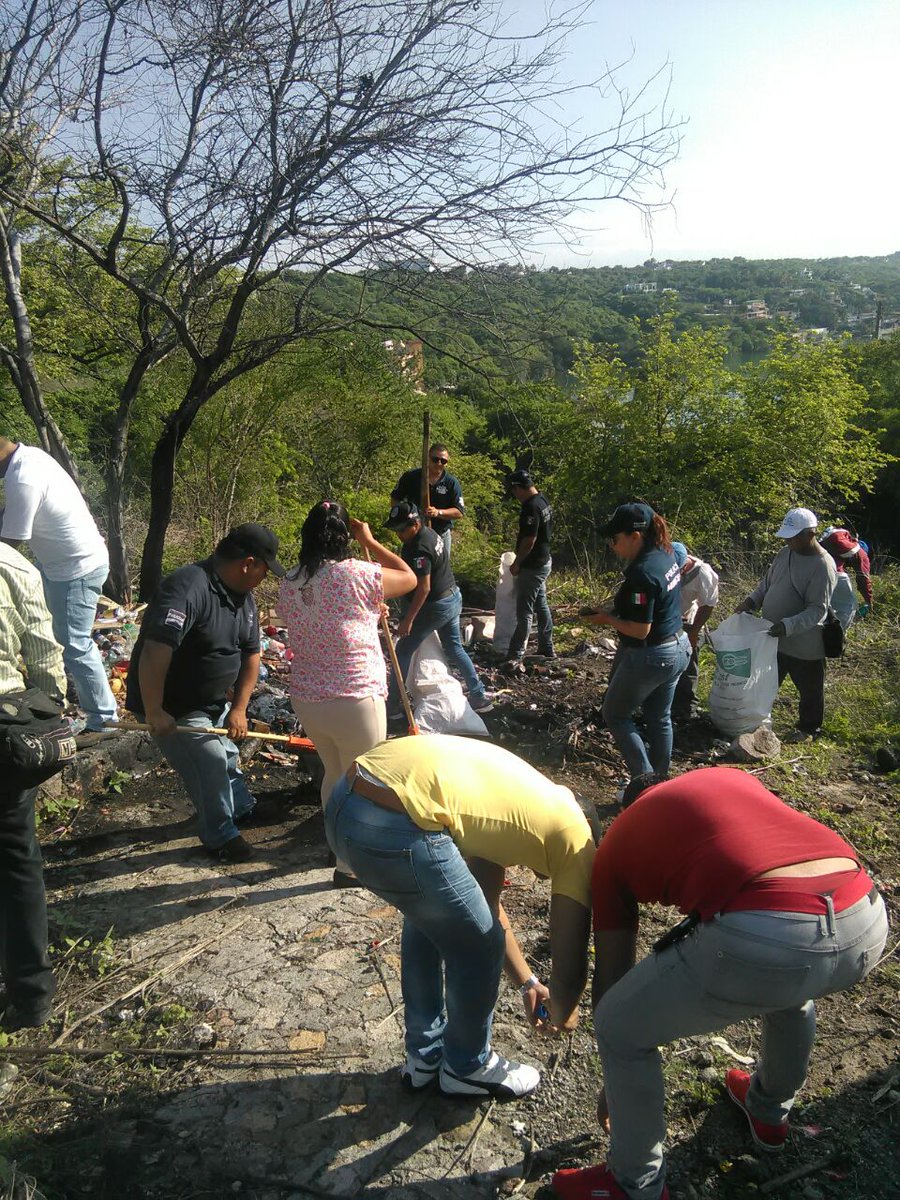 Preven_Morelos's tweet photo. C/vecinos @CEAGUA_Morelos @FITUR_MORELOS #MandoÚnico y prevención mpio.realizamos acc. cohesión soc. #Tequesquitengo https://t.co/hiHCUdKDMK