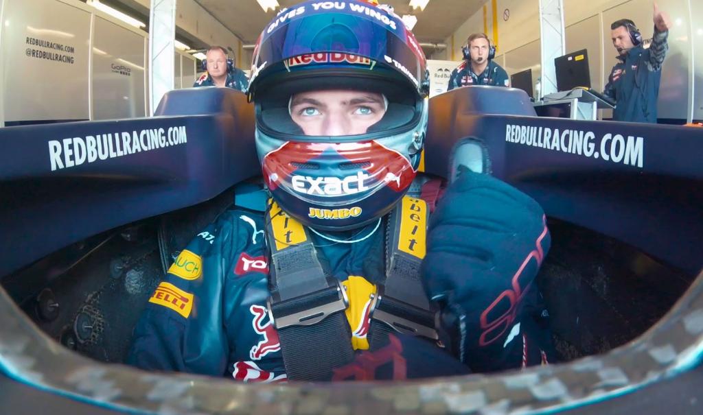 redbullNED's tweet photo. 284 km/u in 360 graden met @Max33Verstappen. Alleen te zien op Facebook: https://t.co/PO5USFMjqh #F1 #Zandvoort https://t.co/oilhP6lRBe