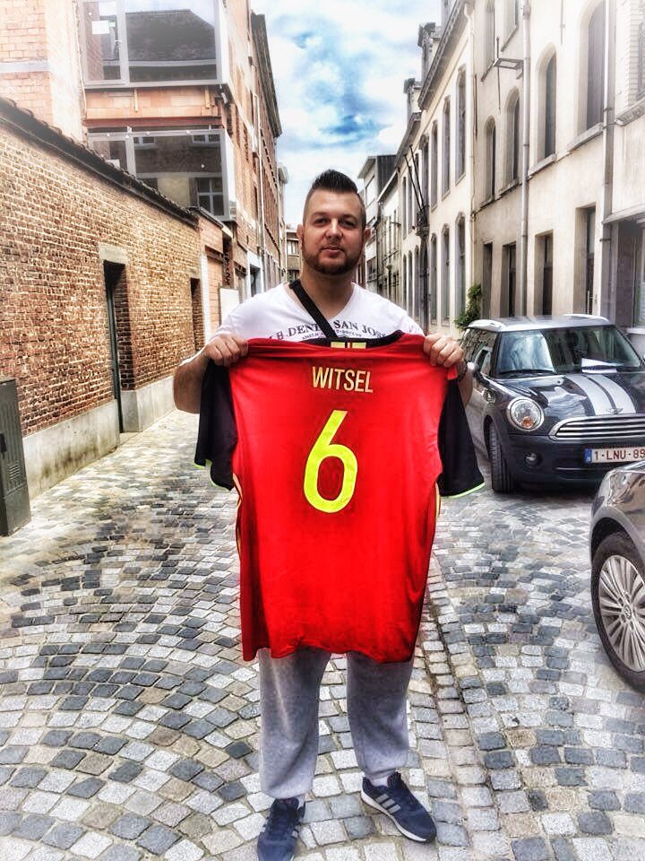 JohnVRooy's tweet photo. @axelwitsel28 Quelle fierté de porter ce maillot et encore + avec ton nom et numéro! #Légende #StandardBoy ⚫️🌕🔴🔝🔴⚪️ https://t.co/jbzcgj1meo