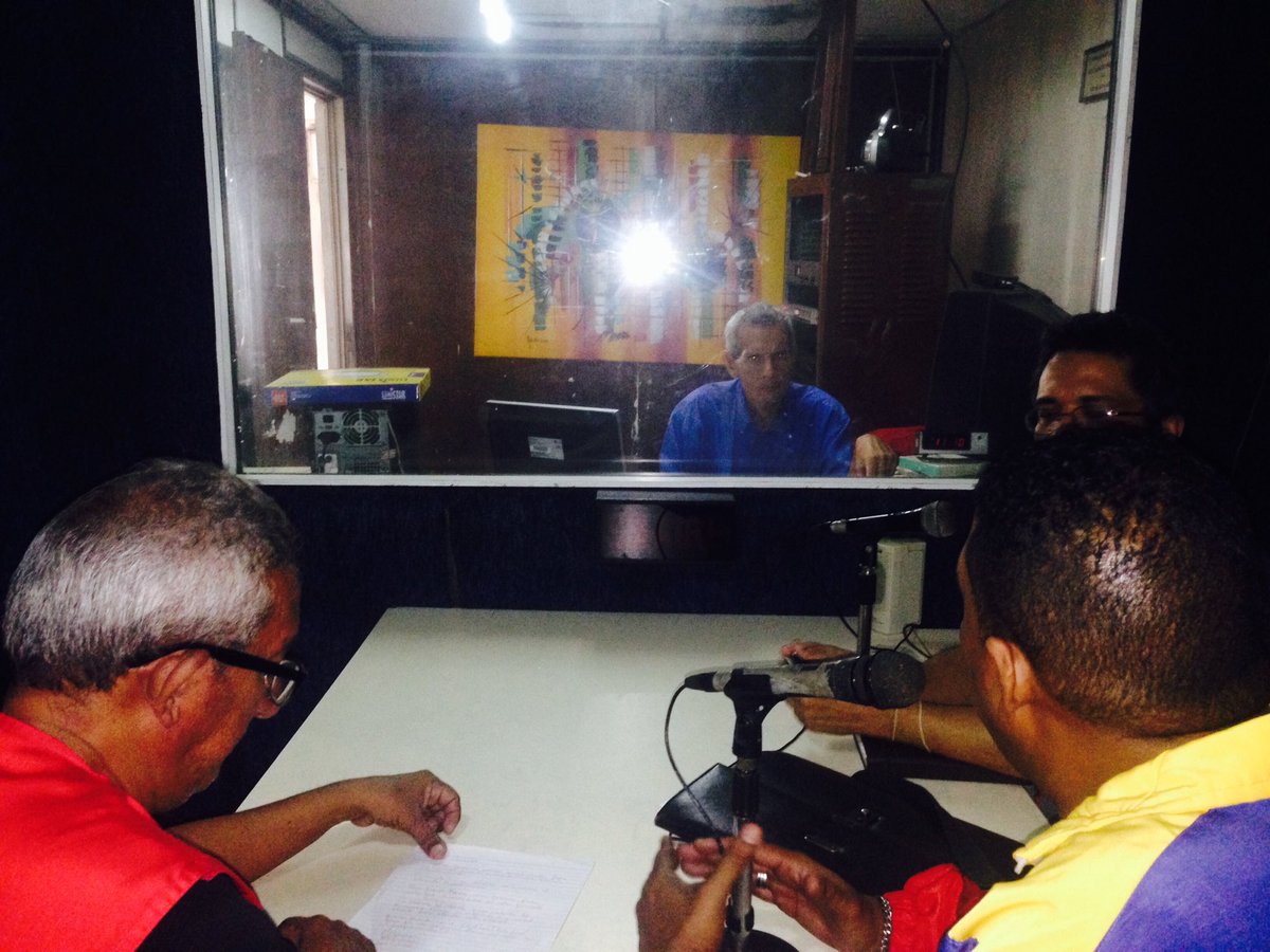 movimientombi's tweet photo. En el aire 90.30 am Radio Maracay @TareckPSUV @CarylBertho @ramolinap https://t.co/FuXNBK0ZrN