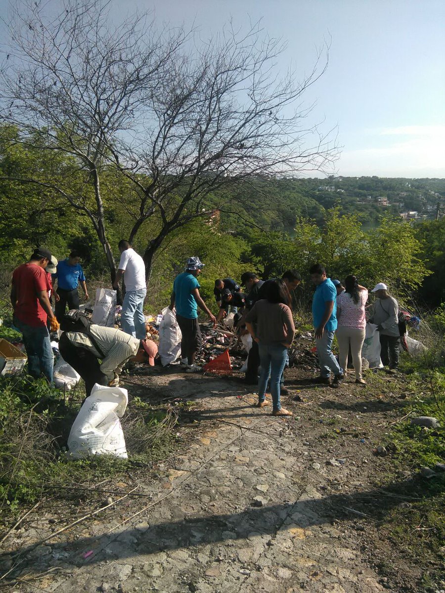 Preven_Morelos's tweet photo. C/vecinos @CEAGUA_Morelos @FITUR_MORELOS #MandoÚnico y prevención mpio.realizamos acc. cohesión soc. #Tequesquitengo https://t.co/hiHCUdKDMK