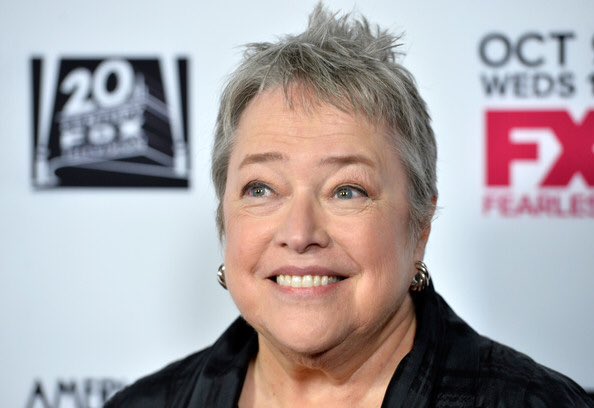 sondage_serie1's tweet image. 325. un joyeux anniversaire à Kathy Bates de #AmericanHorrorStory 🎉😚