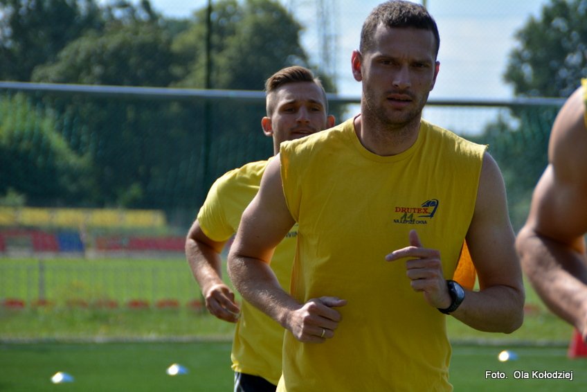 Anka230Ko's tweet photo. Dzisiejsze cierpienia chłopaków podczas testów. Były igły i dużo biegania😁😱😢⚽ @BytoviaBytowHPU #Surdyk #Bocian https://t.co/awOWknE33f