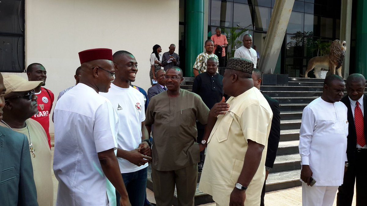 LouisAmoke's tweet photo. Gov. Ugwuanyi donates 30-Seater coaster bus to Enugu Rangers &amp; a Kia car to the Club's coach,  prays 4 trophies https://t.co/U2tlb2X2EH