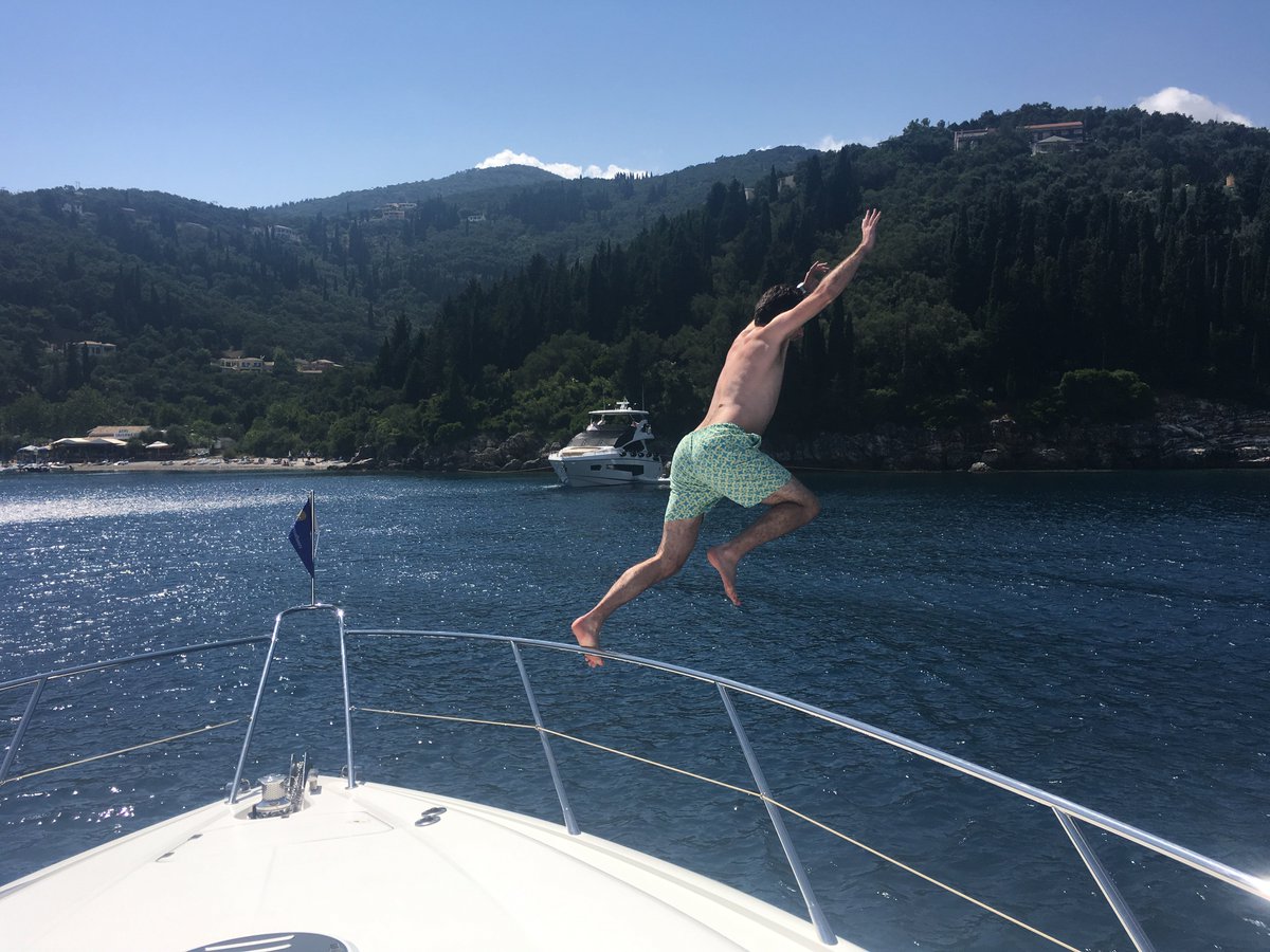 HumbleHeadhunt's tweet photo. Fun day Tuesday! #summerholidays #sunseeker #boat #sun https://t.co/xugDsz9j7K