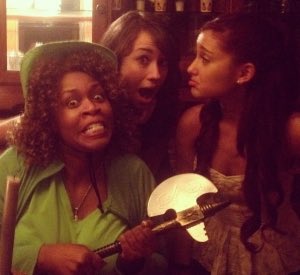 peliggrosa's tweet photo. 22. When she went ghost hunting with Colleen and GloZell https://t.co/ItvHFNy1zF