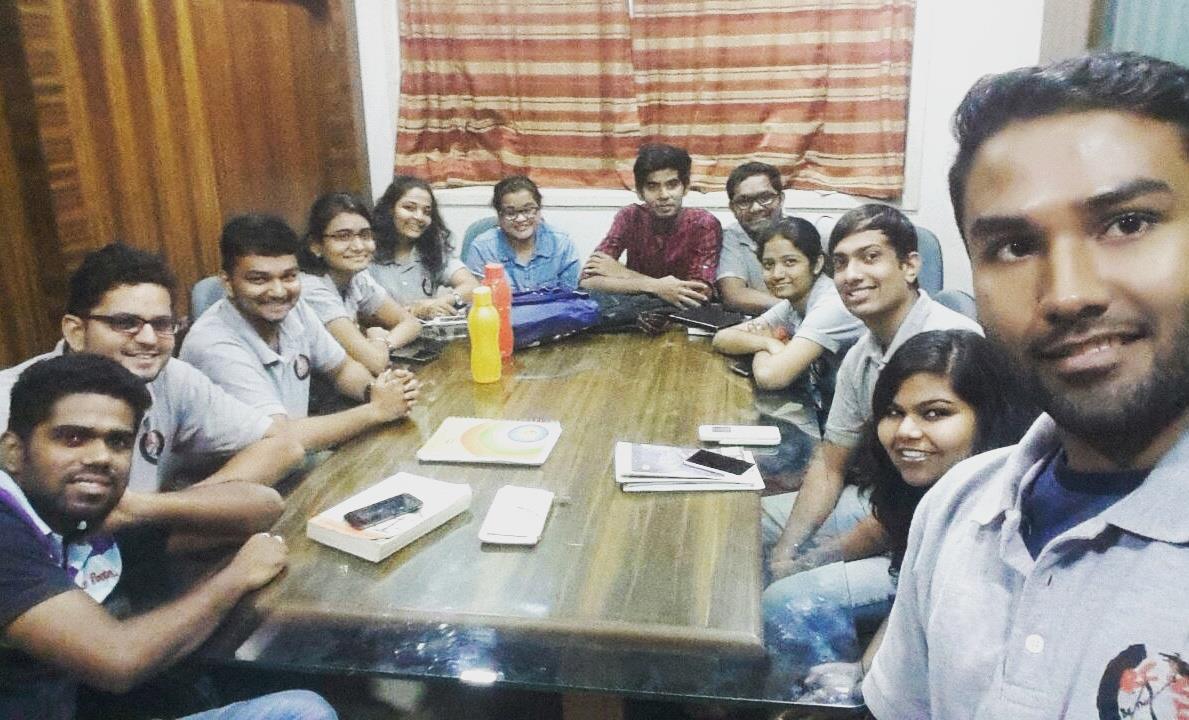 zoneone3142's tweet photo. The team that is ready to rock this year with their dedication and enthusiasm!😉
#personalmeets #rcbvimsr #zone1 https://t.co/vJSNWjjFVv