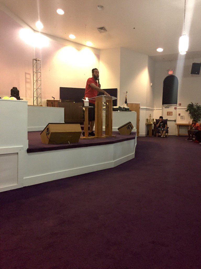 jeff_whittaker's tweet photo. My bro @PeatyRayRed bringing the Word this morning @ #teenissachar! #generationchangers https://t.co/gFyiwZ2imK