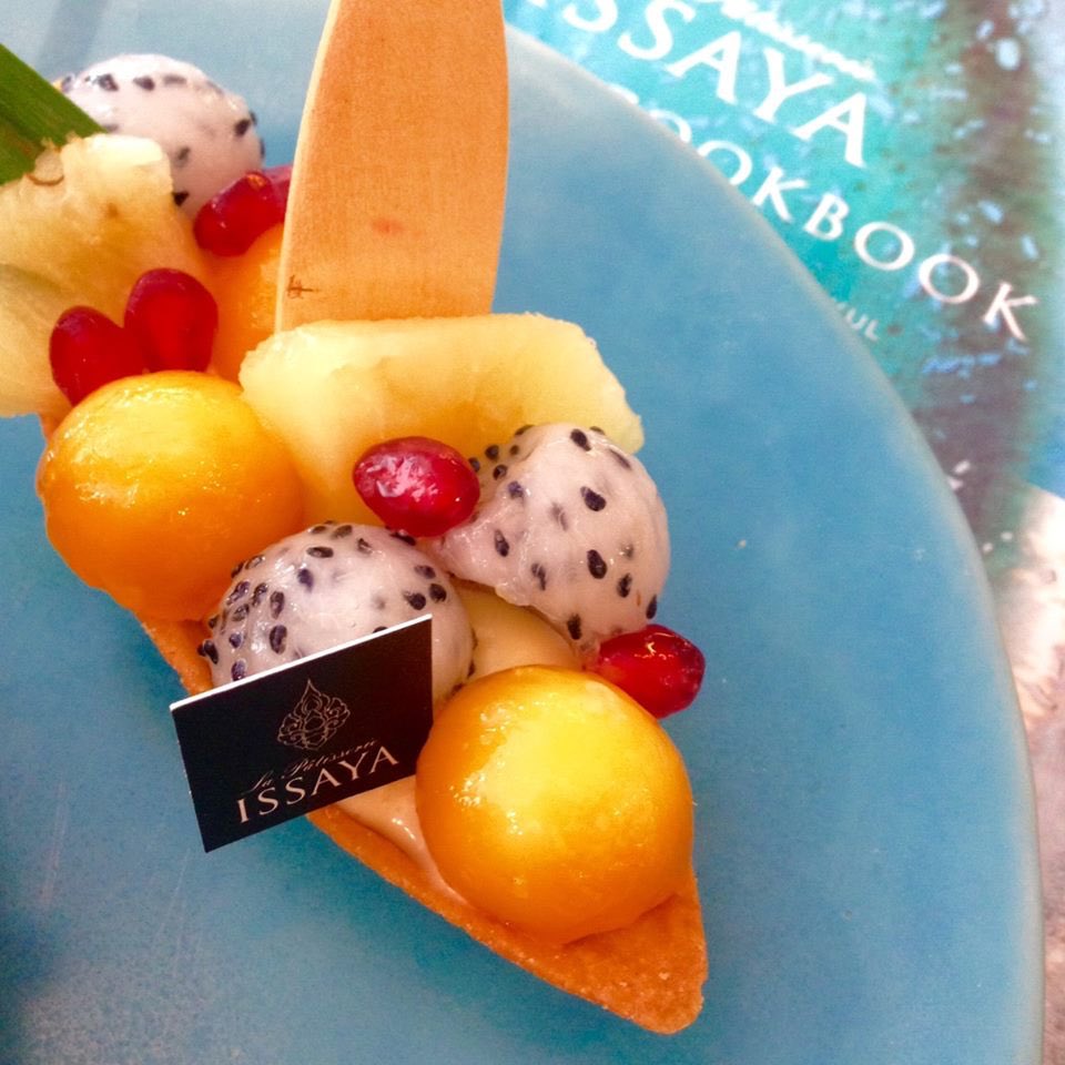 Foodsawasdee's tweet photo. เชฟเอียนเปิดตัว ISSAYA PASTRY COOKBOOK หนังสือสอนทำอาหารที่จะให้ความรู้แบบผสมผสานความเป็นไทย
#foodsawasdee #chefian https://t.co/Jn6nRfWNp0
