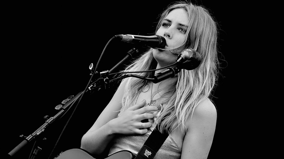 wolfalicemusic's tweet photo. Our full set from @glastofest is here xxx https://t.co/K44K8IrSOm https://t.co/yrXsSqoljZ