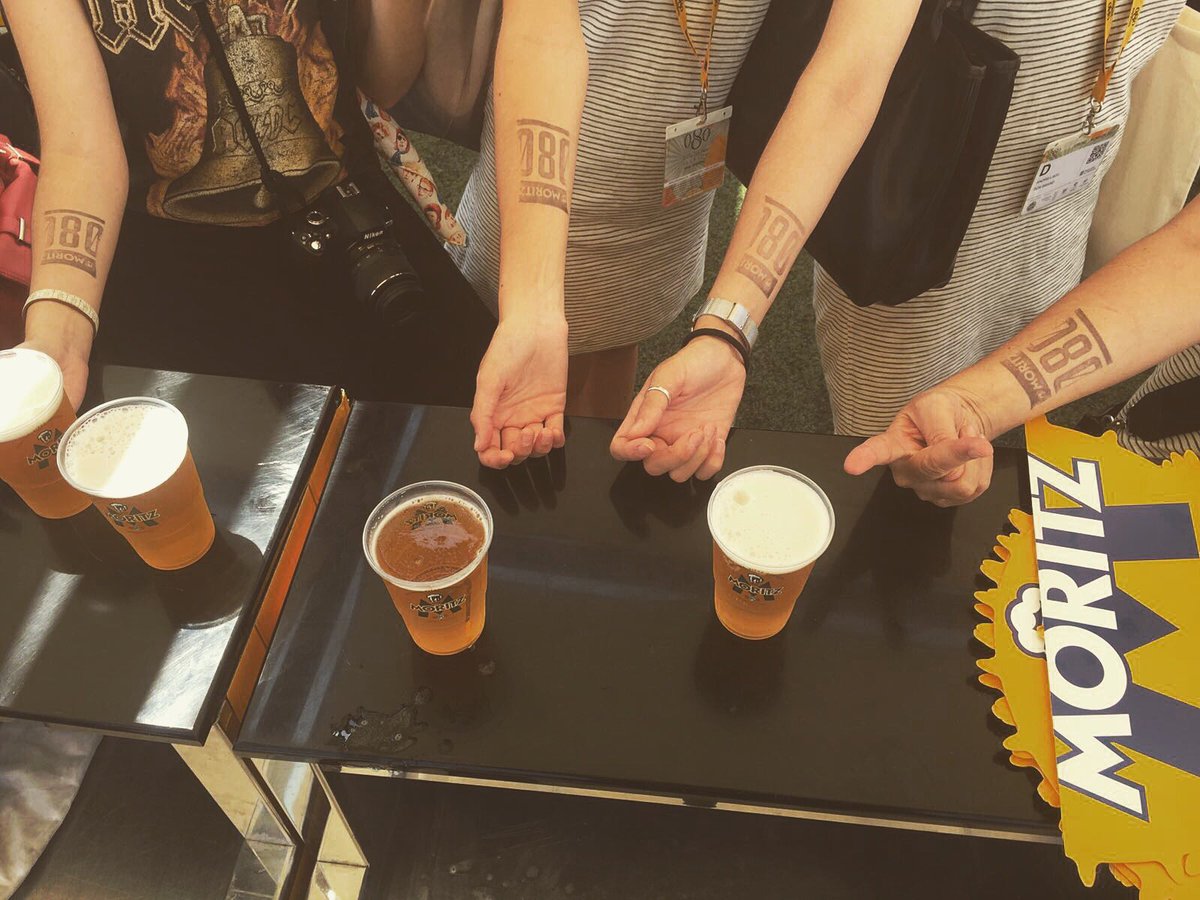 maria_freiria's tweet photo. Avui al @080_bcn_fashion els tattoo🍻 #moritz080 han triomfat amb la calor q queia ;) @MoritzBarcelona #080bcnfashion https://t.co/aDOShI4YzK