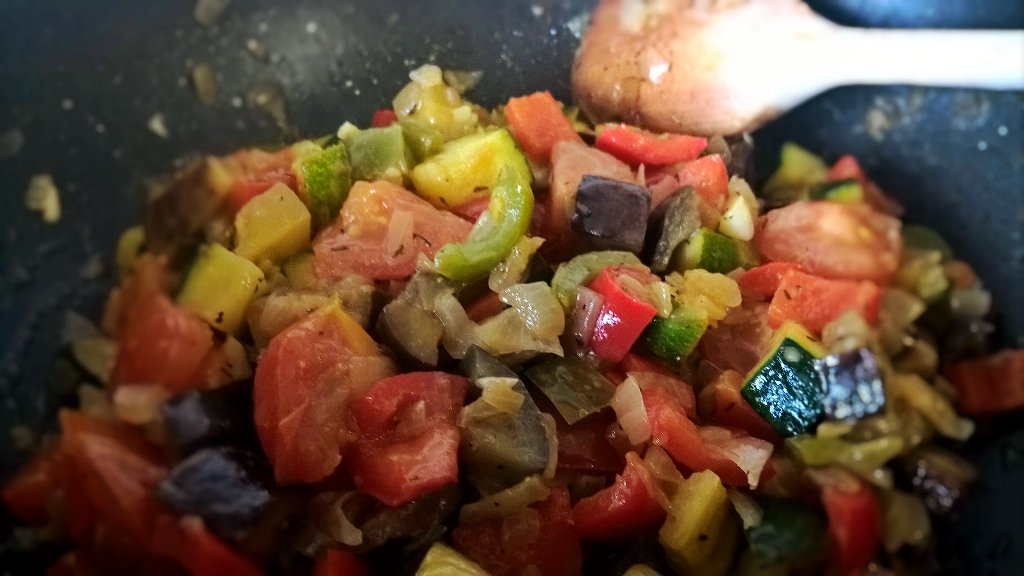 hillysfood's tweet photo. Healthy tea! Kids will appreciate one day! Medley of Mediterranean Vegetables inspired by Neil's Yard #healthyfood https://t.co/cXO55JqbB5