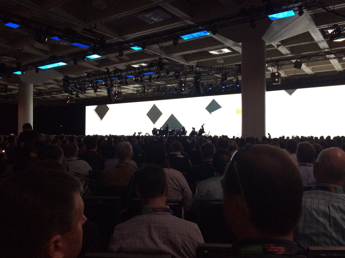darlenehi's tweet photo. Live musicians. Am I at a concert or #RHSummit https://t.co/aY5kzBFB5L