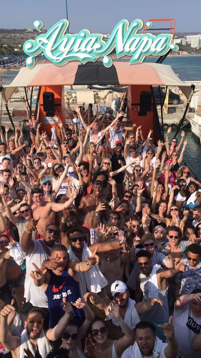 Tino_Kissi's tweet photo. This Is The Amazing Crowd That Came Out This Afternoon For @KandiBoatParty Join Me &amp; @MrSmoothEMT Every Tuesday! 😎🙌🏾 https://t.co/lbxOxaFs3P