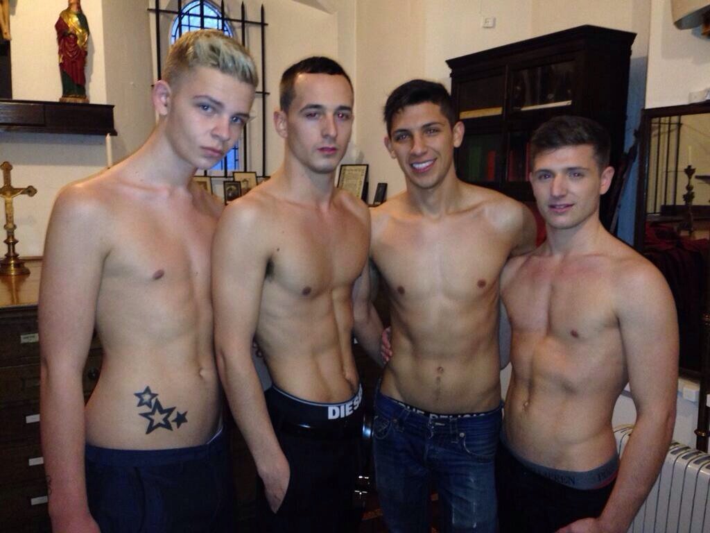 парни студенты и школьники голые. натуралы на спор. сергей стахов стриптизер. гомо вечеринка. поцелуй мускулистых парней.