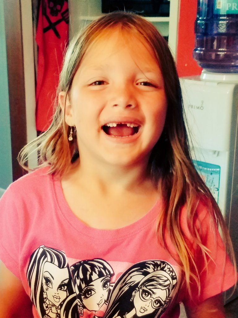 kjsmith630's tweet image. All Scarlett wants for #Christmas is her #TwoFrontTeeth