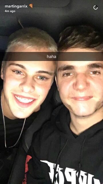 BieberFeverPY_'s tweet photo. Fotos de Martin Garrix vía Snapchat con Justin 
Son hermosoos 😍💜 https://t.co/hOtfdpilOs