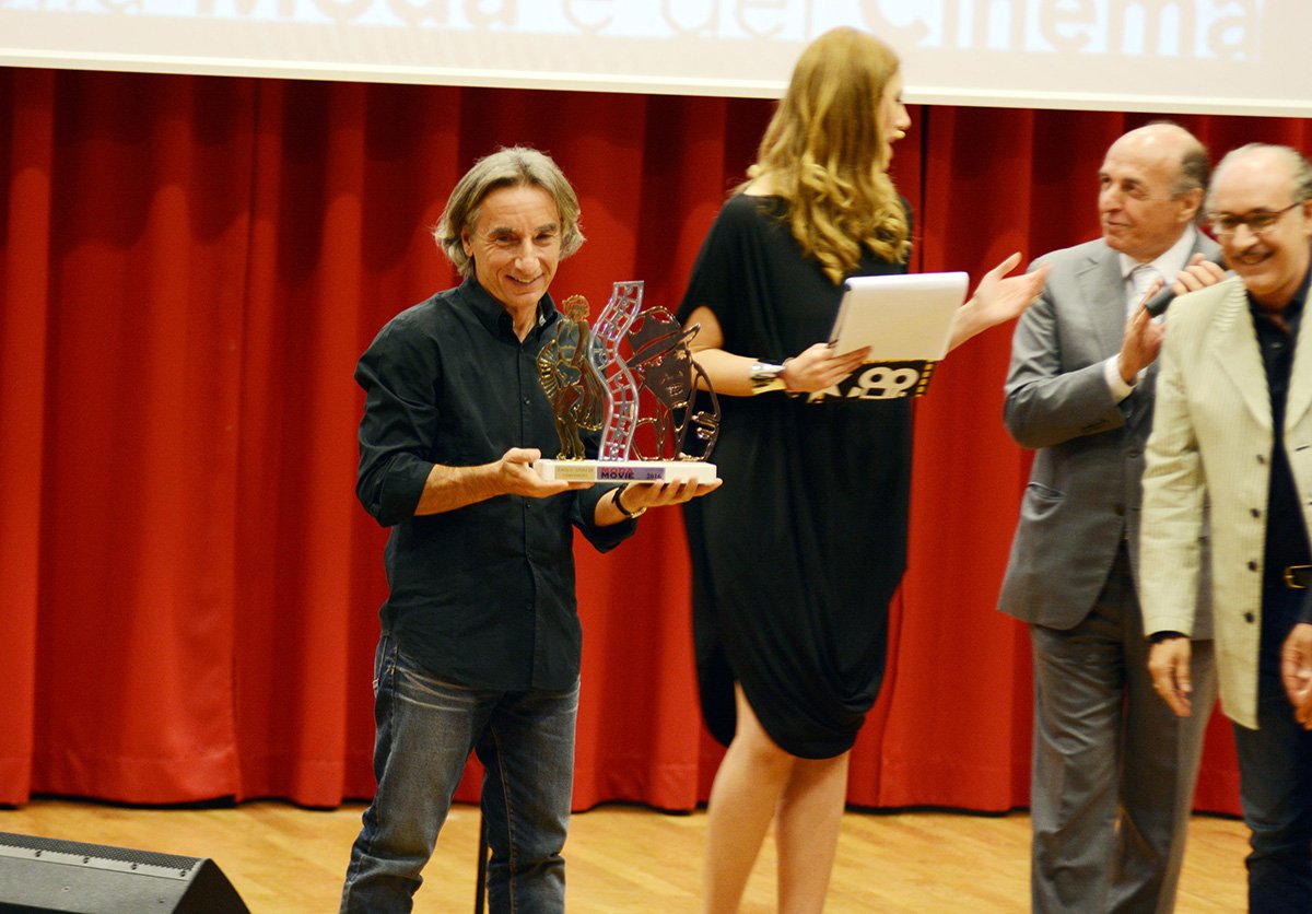 gerardosacco's tweet photo. Premio #ModaMovie, la firma del Maestro #GerardoSacco per il fashion contest
#moda #cinema #arte https://t.co/gXdNAS0Zh6