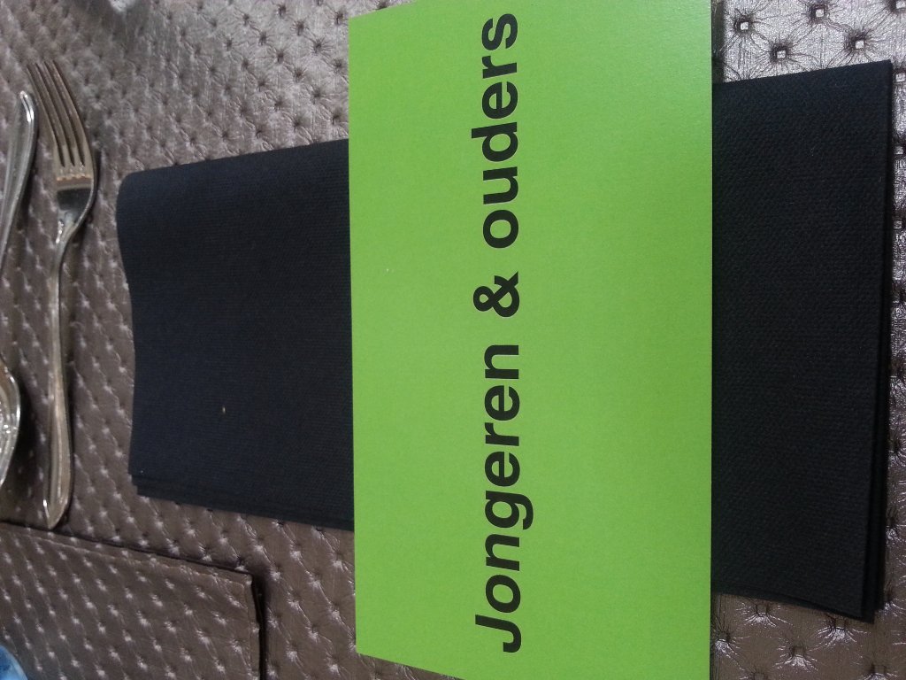 Tijd voor het diner op de #jeugdtop Met kaartjes een mooie mix aan tafel voor een goed gesprek.