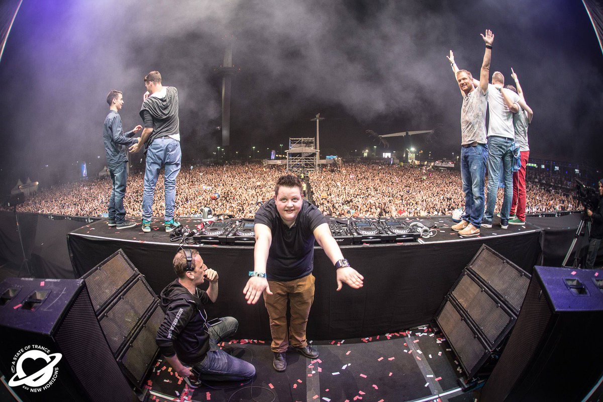 MandarineClubOf's tweet photo. Te acordas de este gran momento? #ASOT650AR 2014
@orjan_nilsen el próximo 07 de Julio en #MandarineClub https://t.co/mlrTRdu56M