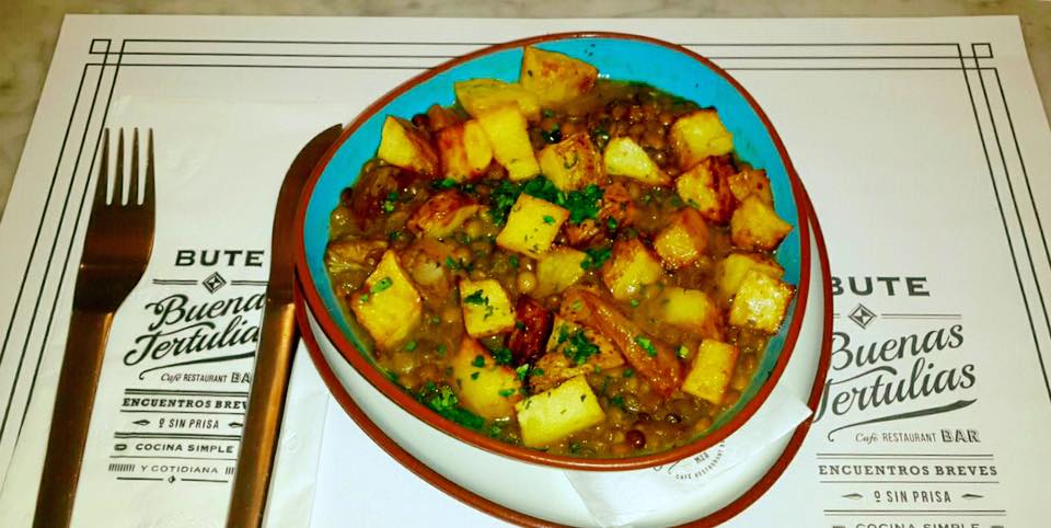 Para levantar la temperatura y escaparte de la rutina, no te pierdas estas lentejas que son nuestro #PlatoDelDia