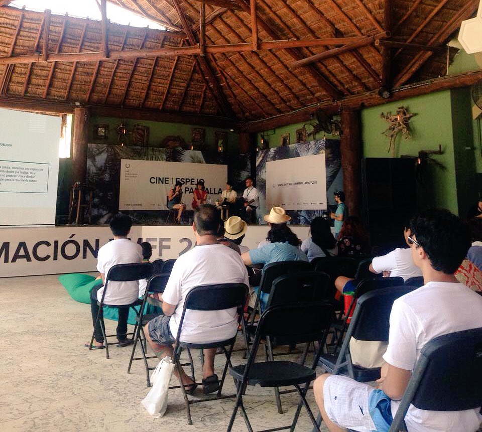 rmffmx's tweet photo. 2do día de #FormaciónRMFF con Geminiano Pineda, Cristina Garza y Bruno Zarate en @blueparrotplaya https://t.co/cXFUnVPJuP