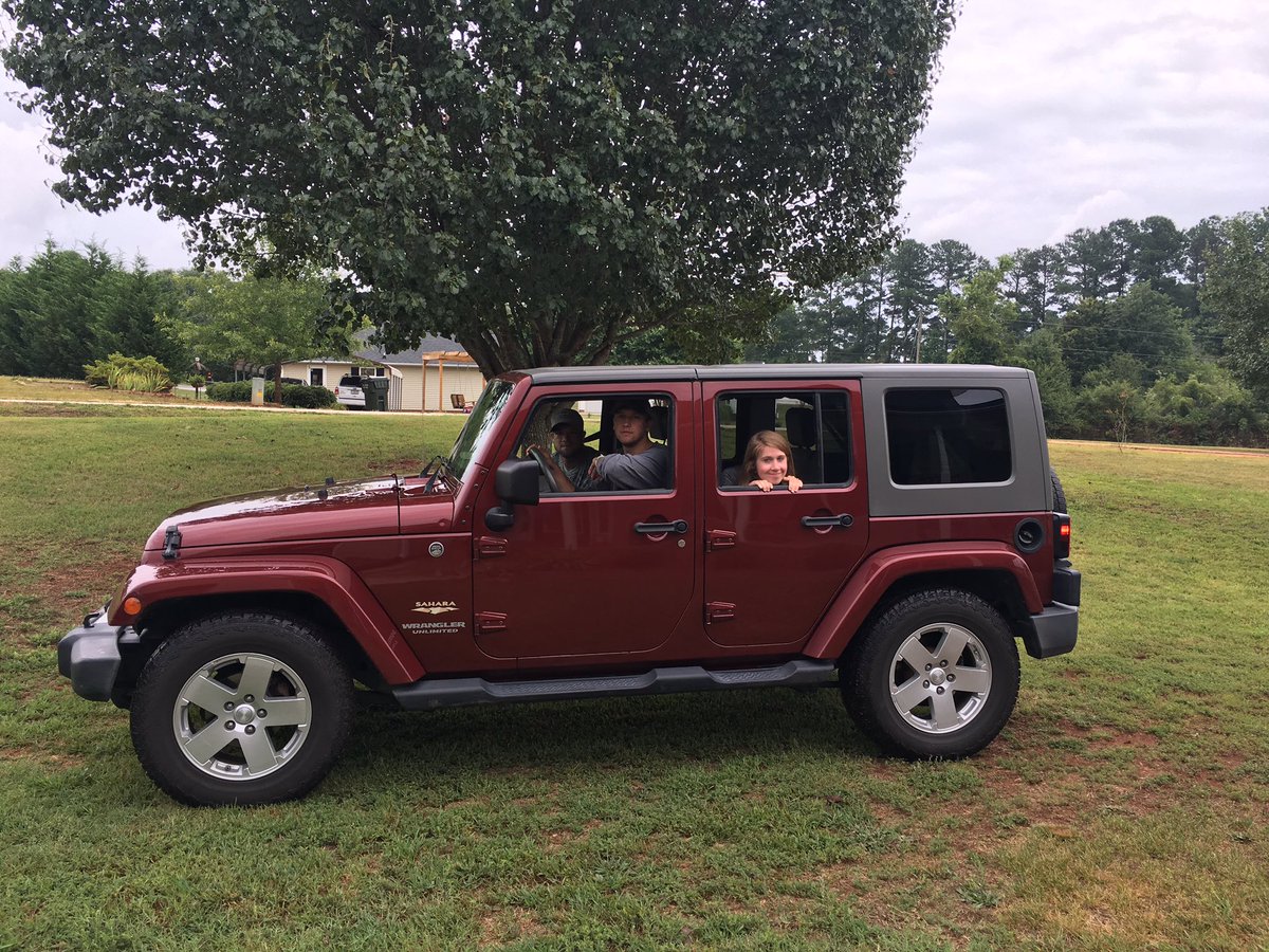 belldeanna's tweet photo. Brantley, Shirley and Corey headed to Nashville for the night and back to Iowa tomorrow. https://t.co/4xQNlmCcfd