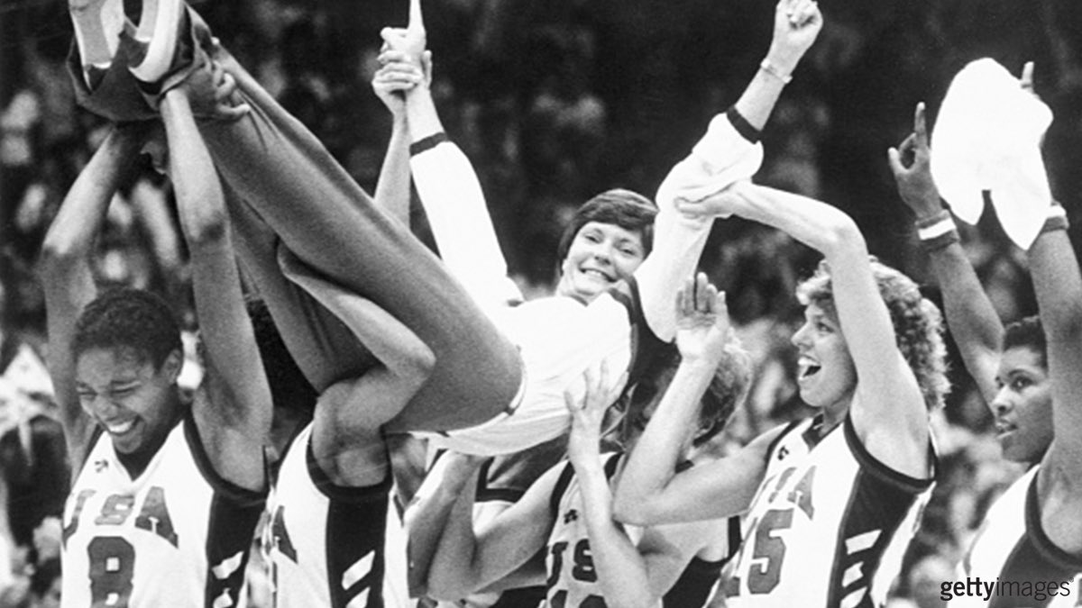 Sending condolences to the family and friends of Pat Summitt - a great leader on and off the court.