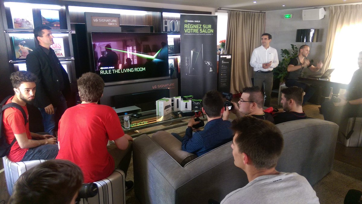 NVIDIAGeForceFR's tweet photo. Ils sont tout sages a découvrir la #SHIELDANDROIDTV :o https://t.co/cy5mcM7fKk