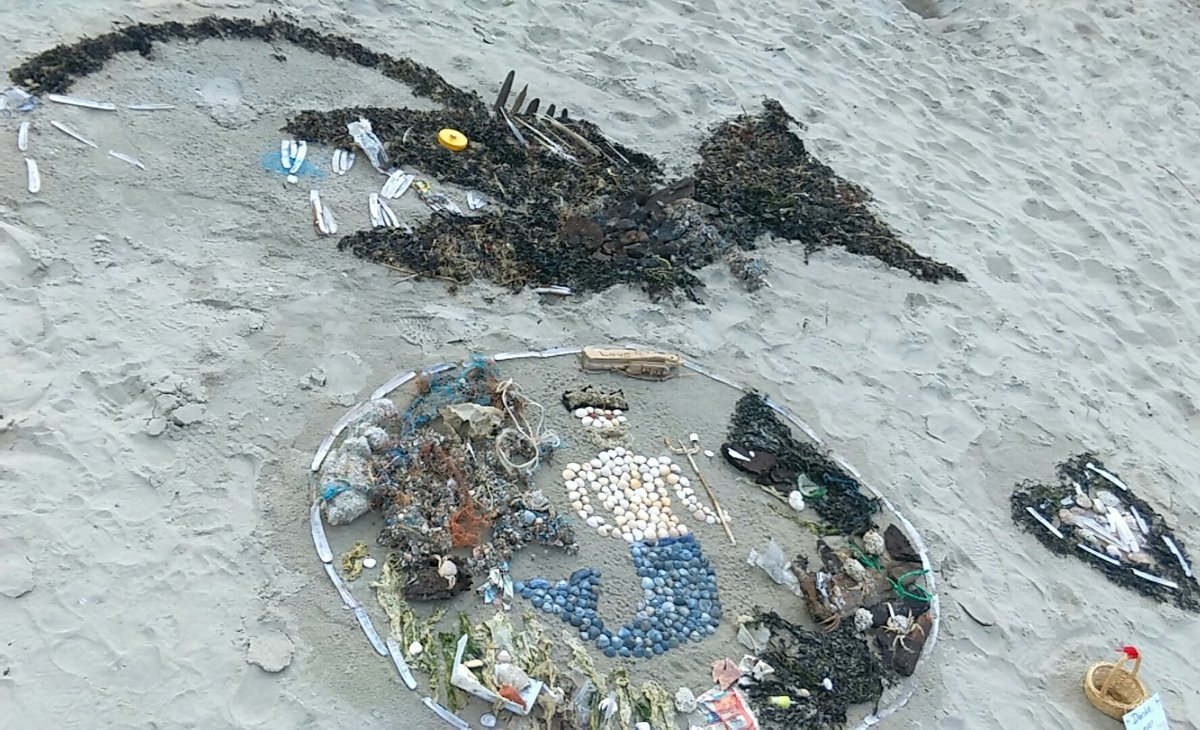 BballOB's tweet photo. Ist das schon #streetart ? 
Beachart https://t.co/TUmSVoJplX