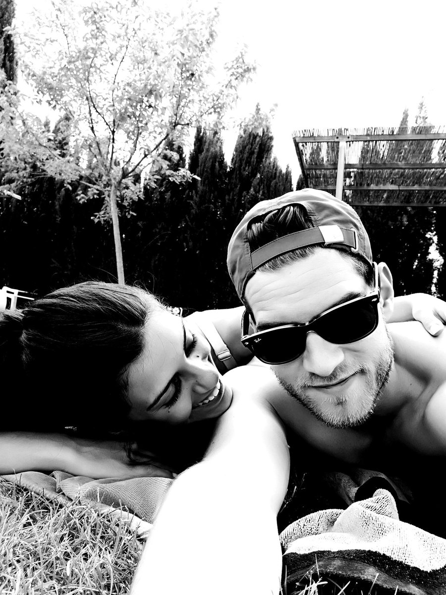 Samu__9's tweet photo. Primer bañito del verano... @mariale95lp  
:) https://t.co/sTEzqP7bvS