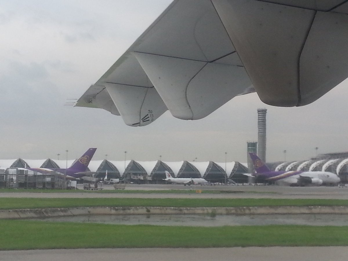 Shalom_Zahav's tweet image. Touch down at #BangkokAirport. #Bonetired as on #antibiotics (again!) for infection
