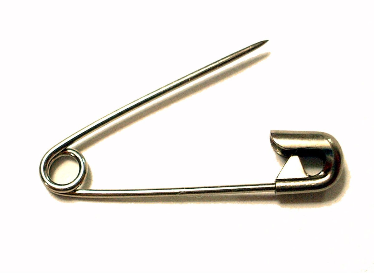indy100's tweet image. The simple way you can show solidarity with the UK's foreign-born population #SafetyPin i100.io/6HxTLKK