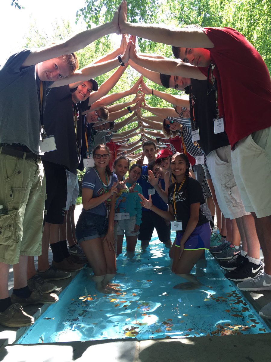 UofL_JMorg's tweet photo. The first Bird bath!!! #3sacrowd #uoflorientation #cardinalchallenge @cardsmarina https://t.co/0rUg7zOKsP