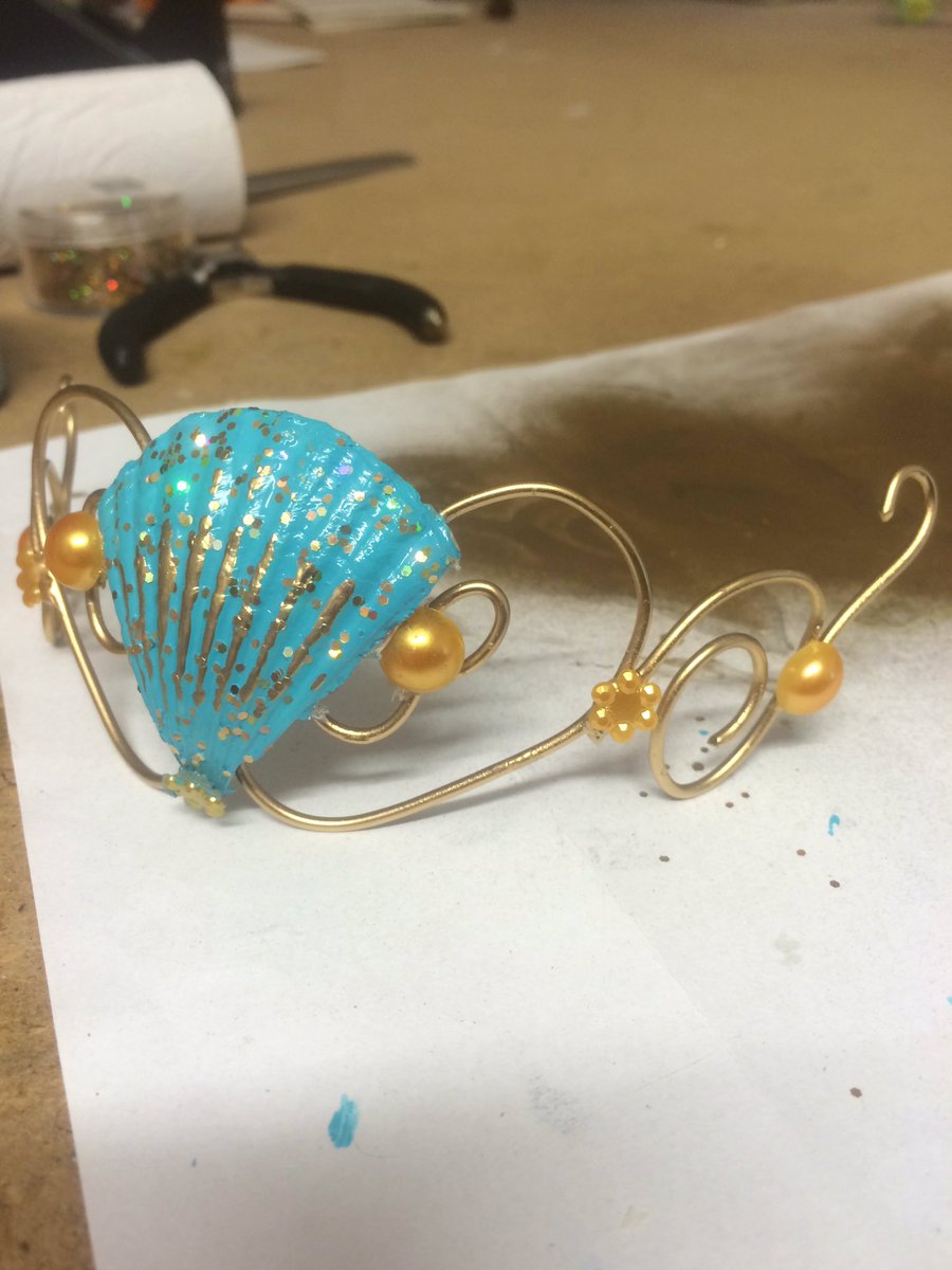 SparkleWinx's tweet photo. From our #Bloom @MiaSkyLou for our #Daphne @Molly_Sel <3
#cosplay #winx #WinxClub #crown https://t.co/0zd2DIMF4u