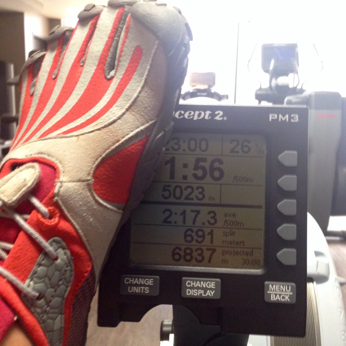 FootstepsTI's tweet photo. Some barefoot feels rowing to help ease the wait of a missed international flight! #StrongWomen @FiveFingersSA https://t.co/D8Ud3fnhbF